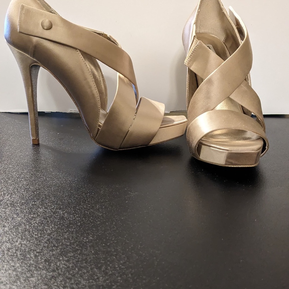 Steve Madden Bradlly Champagne Stilleto Heel